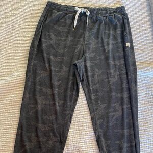 VUORI women's performance knit joggers size L